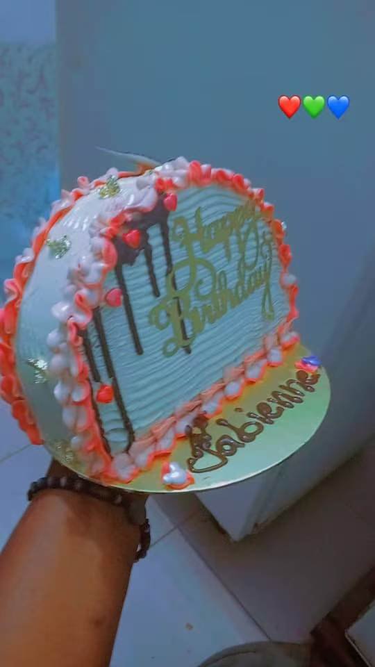 Gâteau d'anniversaire bleu clair